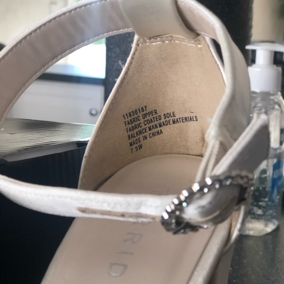 Torrid ivory satin heels wide width - Picture 4 of 6